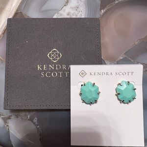 Kendra Scott mint Morgans.